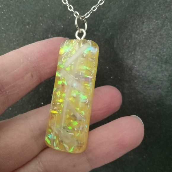 Yellow faux opal and selenite organite orgone bar oblong silver necklace new - Picture 5 of 5